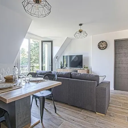 Cosy, 500m Pole International Du Cheval شقة